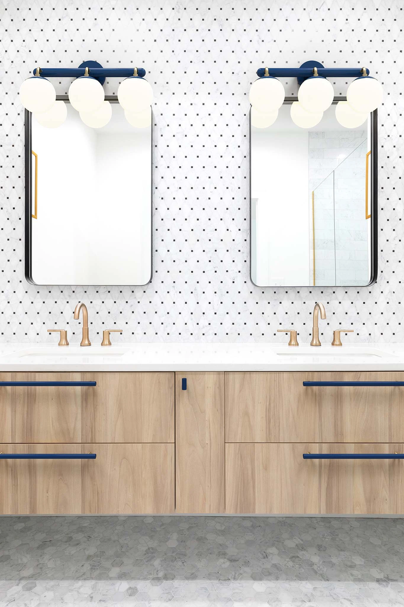 Color Legend 3 Sconce 4 Color Legend 3 Sconce - Image 4